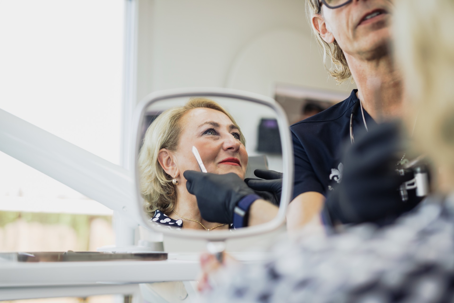 Behandlungsteam der Stadtwald Klinik bei einer Lip-Flip-Behandlung