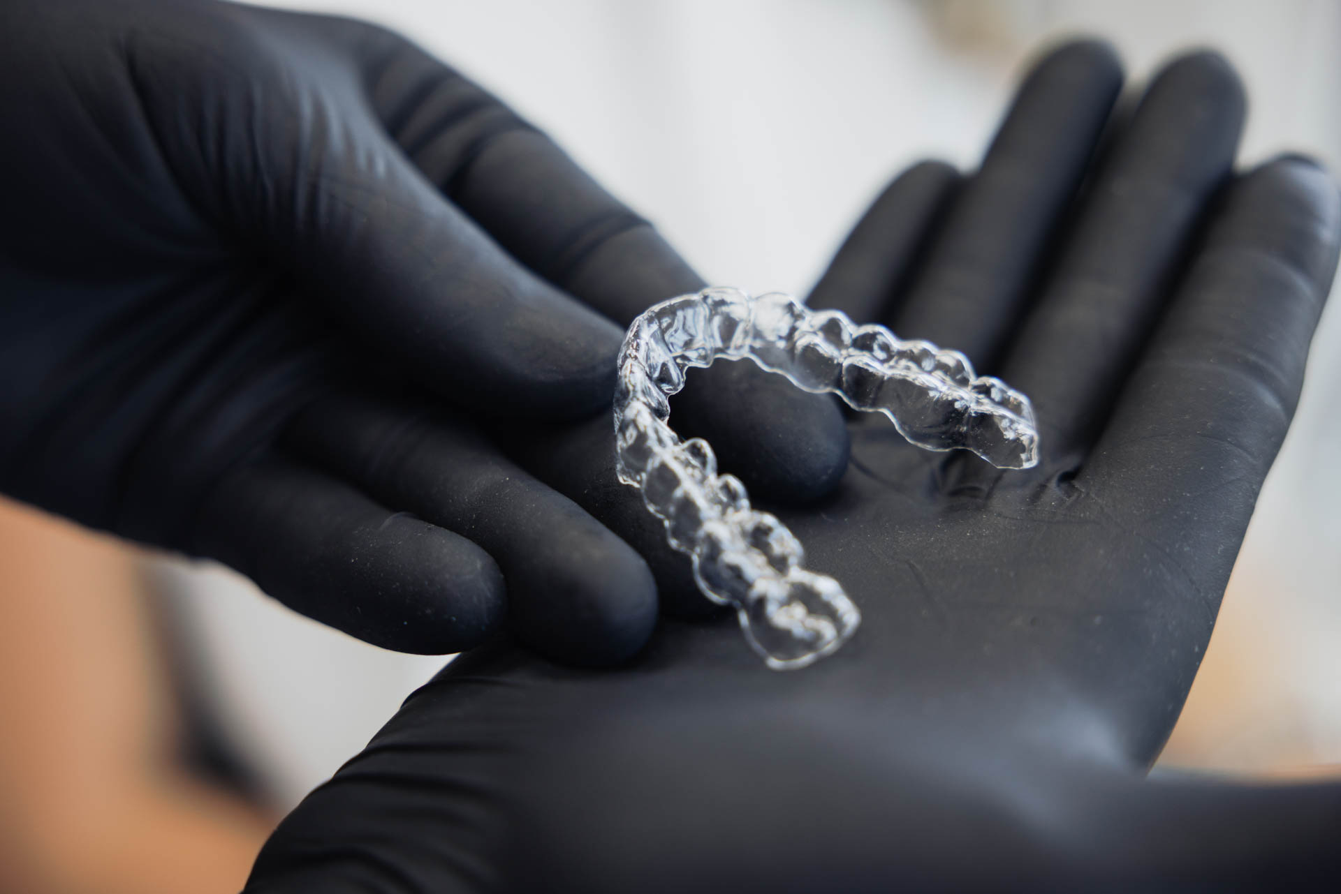 Transparente Invisalign-Schiene in der Stadtwald Klinik