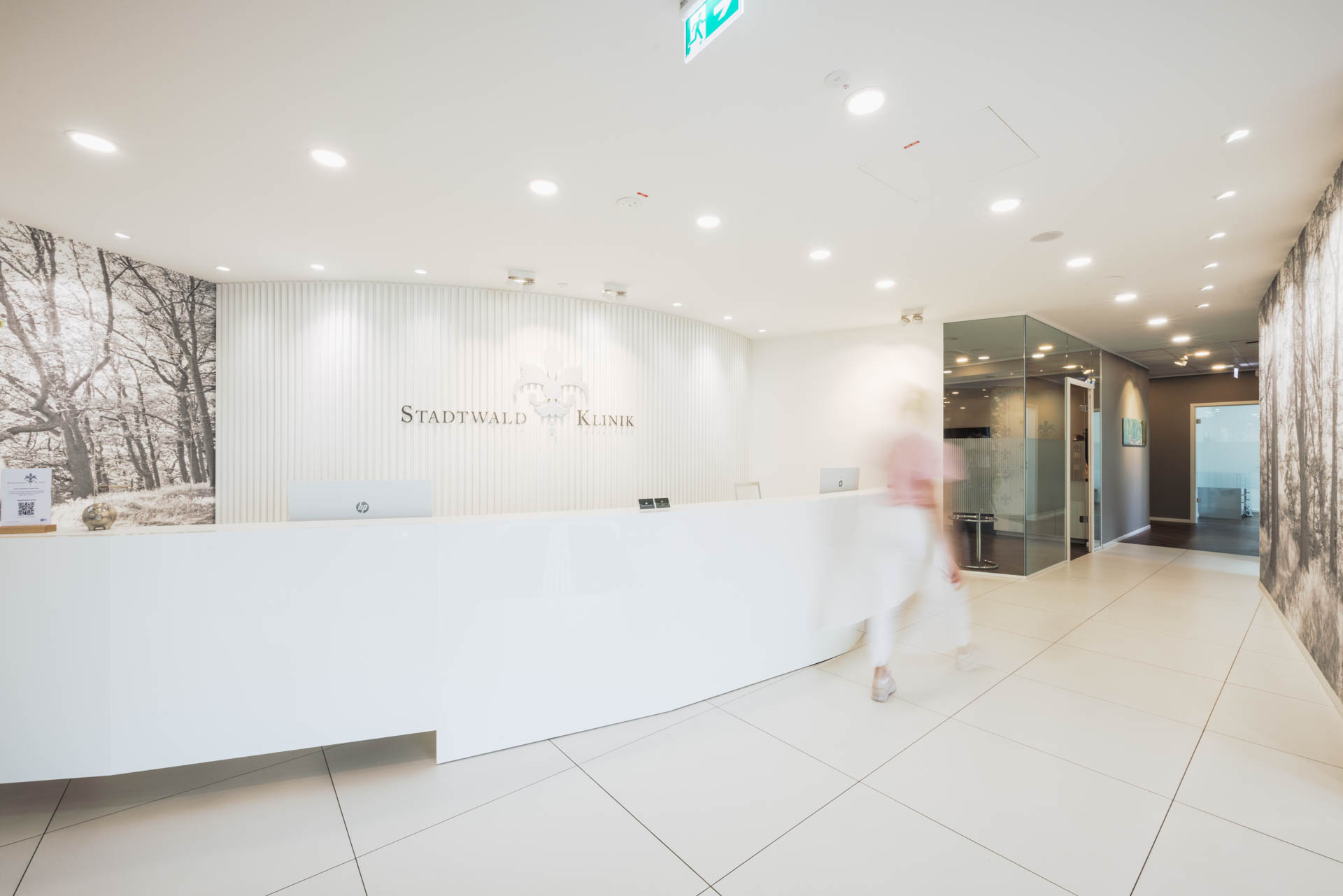 Empfangsbereich der Stadtwald Klinik