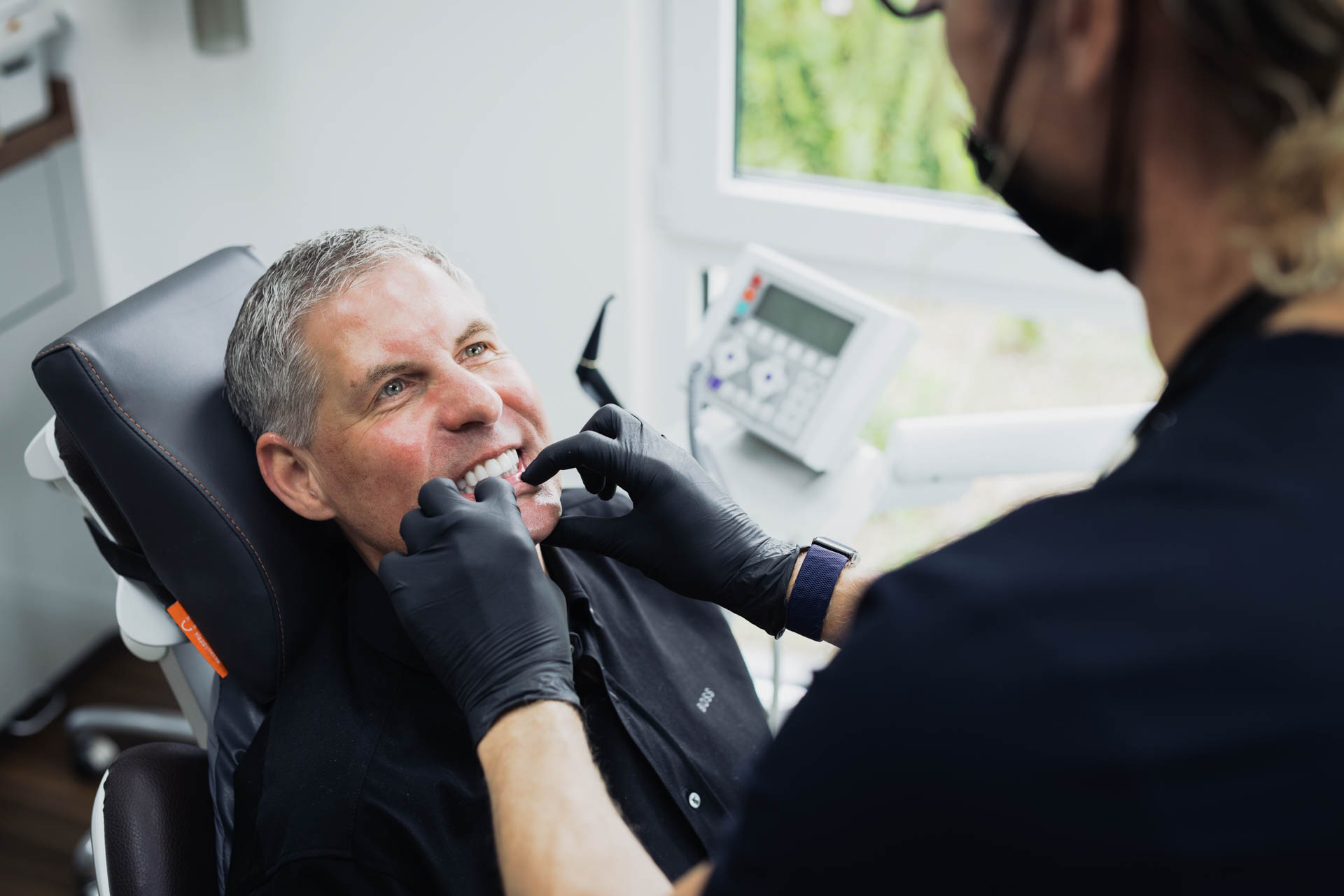 Anprobe der Veneers in der Stadtwald Klinik