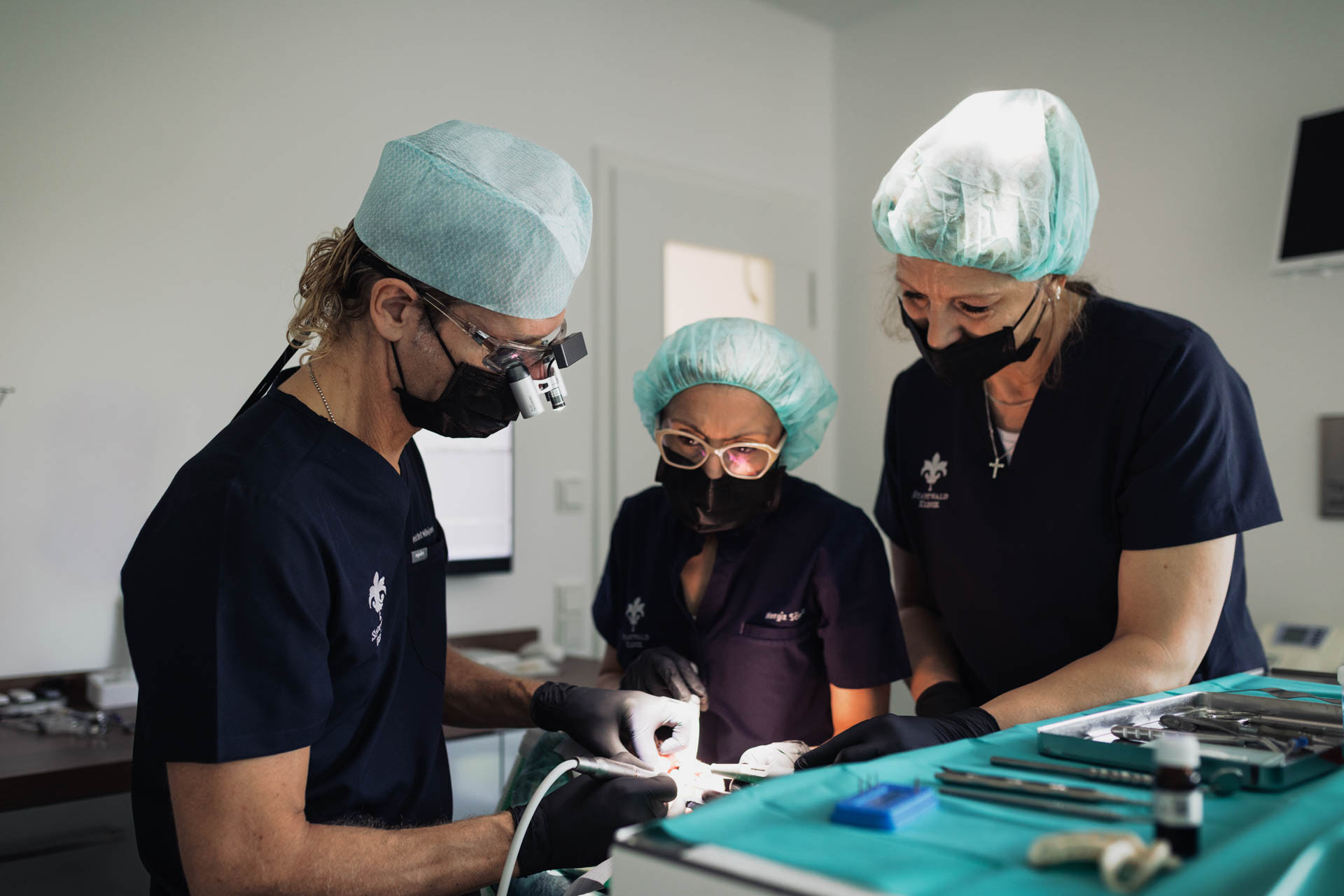 Chirurgischer Eingriff im Team in der Stadtwald Klinik